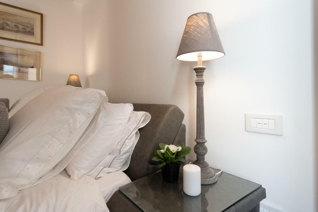 White With Private Terrace By Rent All * Côme