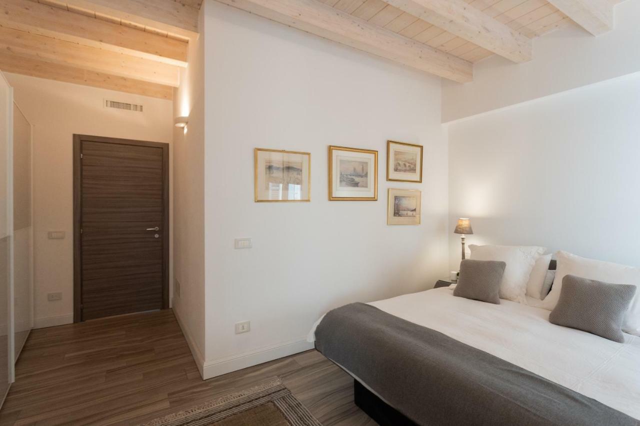 White With Private Terrace By Rent All Appartamento