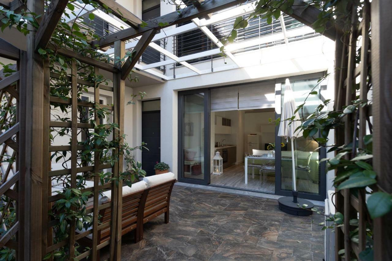 White With Private Terrace By Rent All Côme